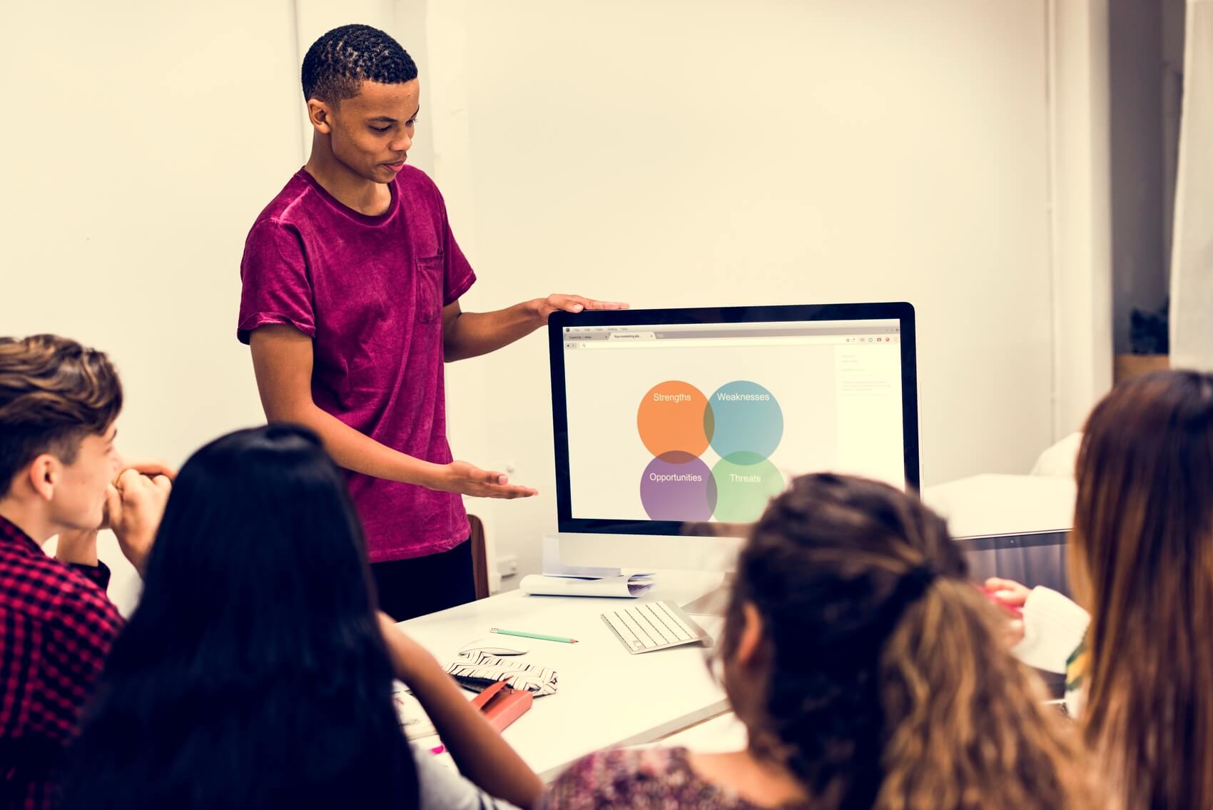 Students learning data analysis online